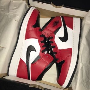 Jordan 1 Mid Chicago Black Toe (GS)